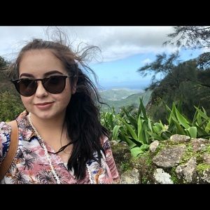 Meet your Posher, Kelly